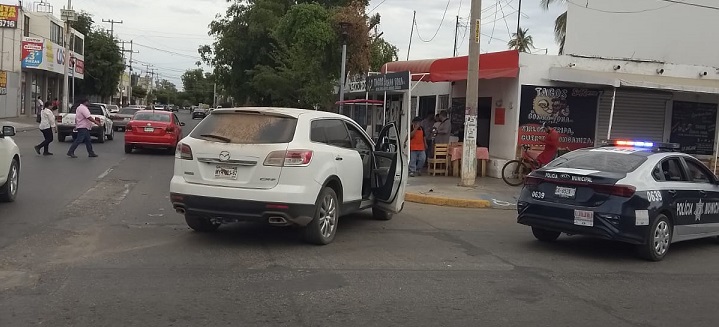 Automovilista se pasa un alto en el centro de Guasave y provoca un ...