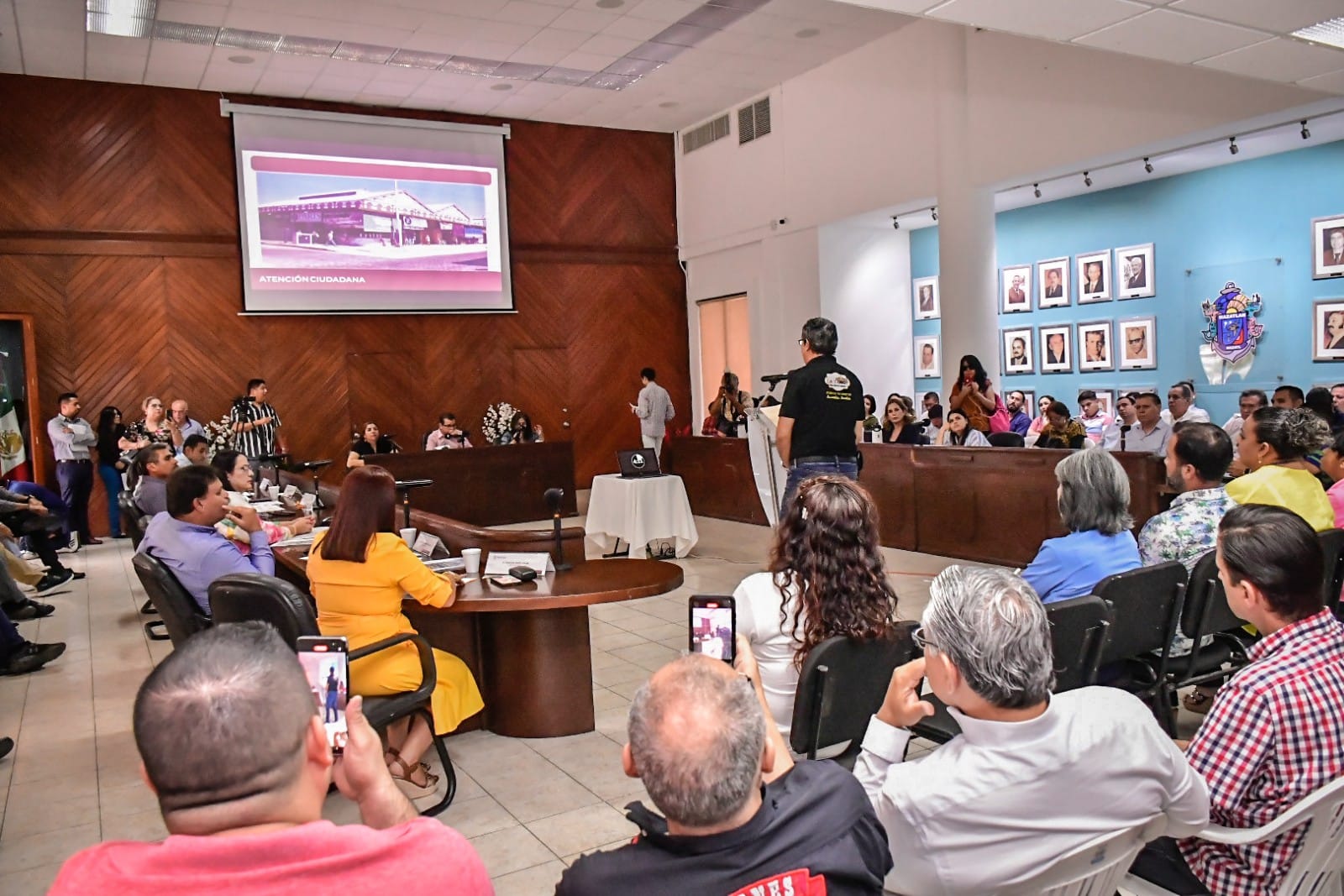 Ayuntamiento de Mazatlán atiende peticiones de ciudadanos en la sesión de Cabildo Abierto