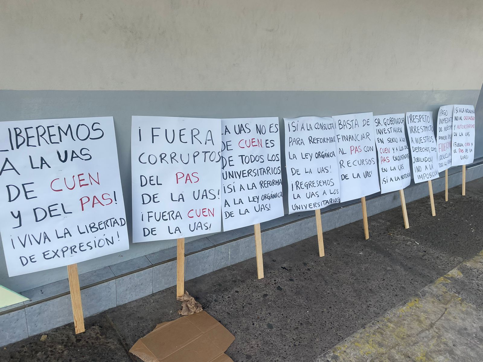 ‘¡Fuera el PAS de la UAS!’ Se manifiestan en contra de Cuén con marcha en el Día del Trabajo