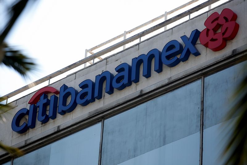 Sí Larrea no concreta compra de Banamex, AMLO se dice interesado en adquirila en asociación público – privada