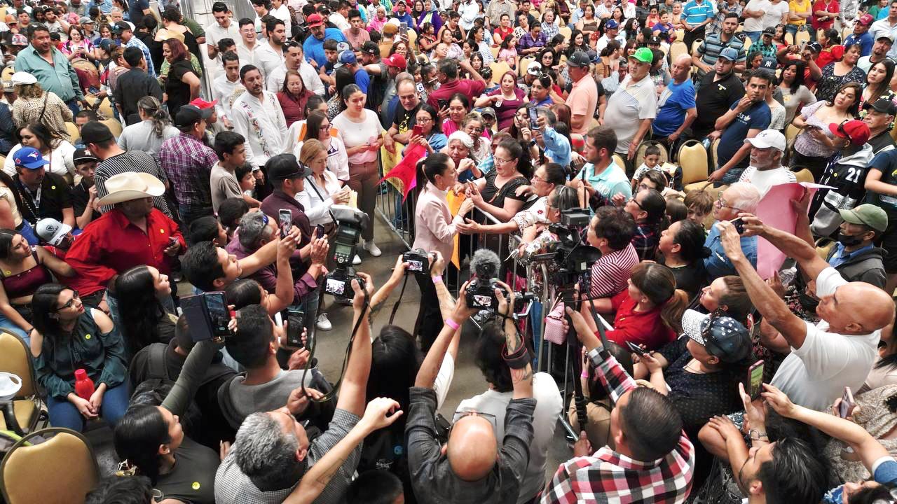 Claudia Sheinbaum firma convenio de colaboración con alcaldes y representantes de los pueblos en Chihuahua