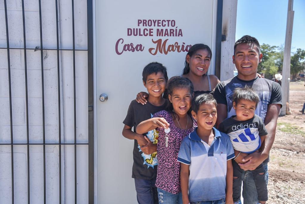 Cumple compromiso Gerardo Vargas con familia de Carlitos y les entrega vivienda digna