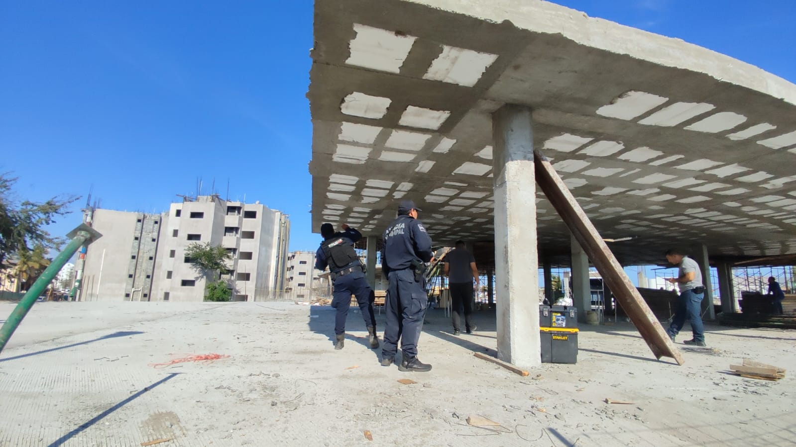 Dos construcciones son suspendidas por PC, en Mazatlán, tras accidentes; en una de ellas falleció un joven