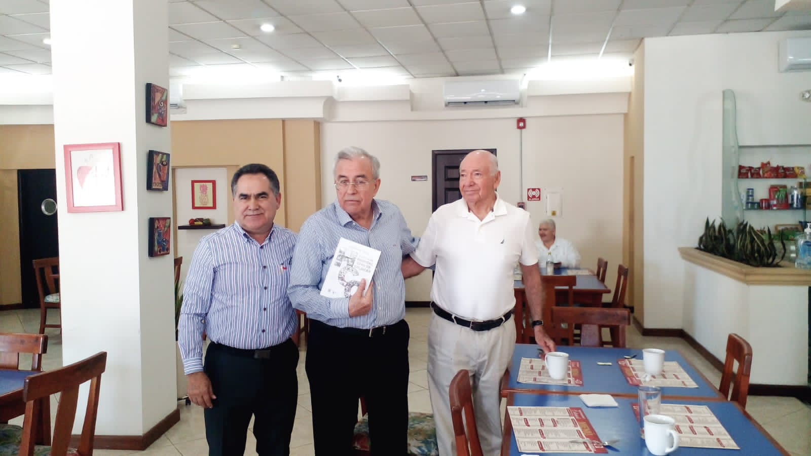 “No hay que echar en saco roto la posibilidad de platicar”: Rocha a Rector de la UAS en desayuno, pero sigue firme la reforma