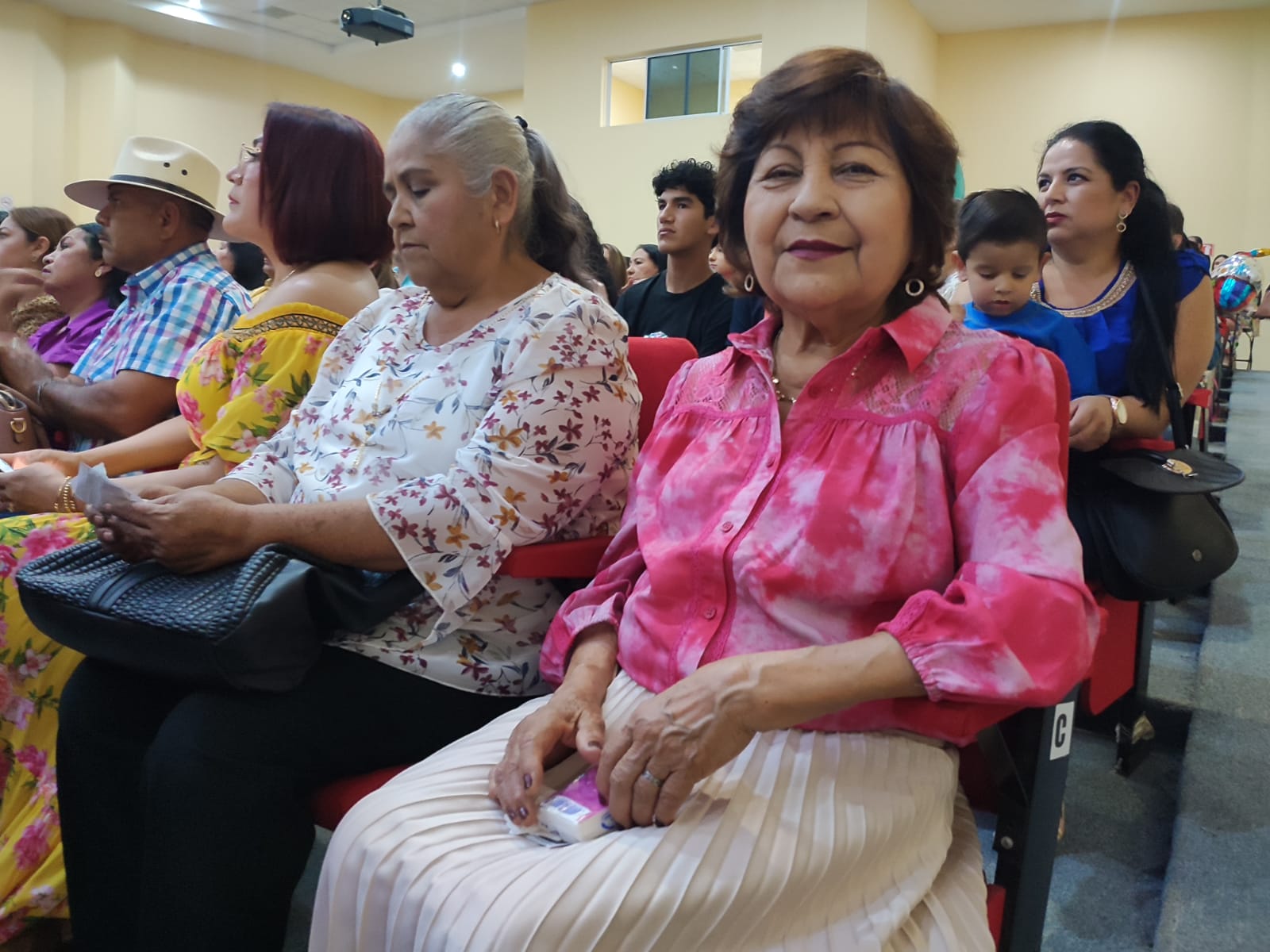 Enseñar a alguien a leer el momento de mayor gratitud para un profesor; narra la maestra Rosalina