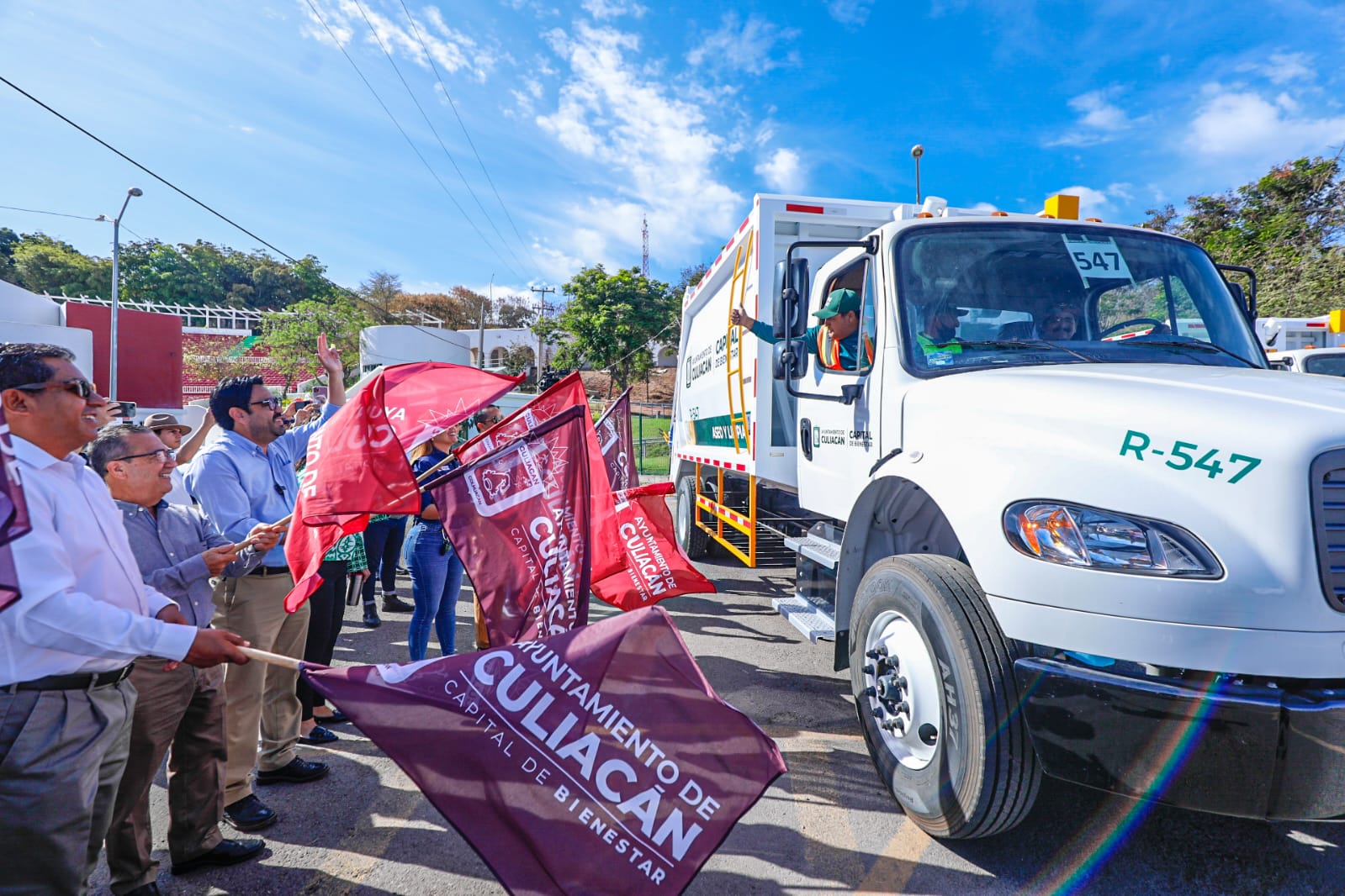 ¡Para un mejor servicio! Alcalde de Culiacán entrega 40 nuevos camiones de basura