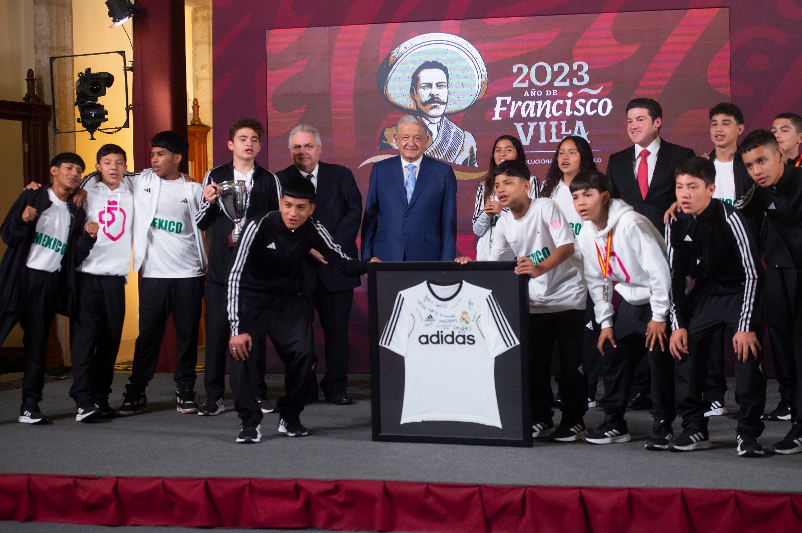 Equipo mexicano ganador del Real Madrid World Challenge, engalana la ‘mañanera’