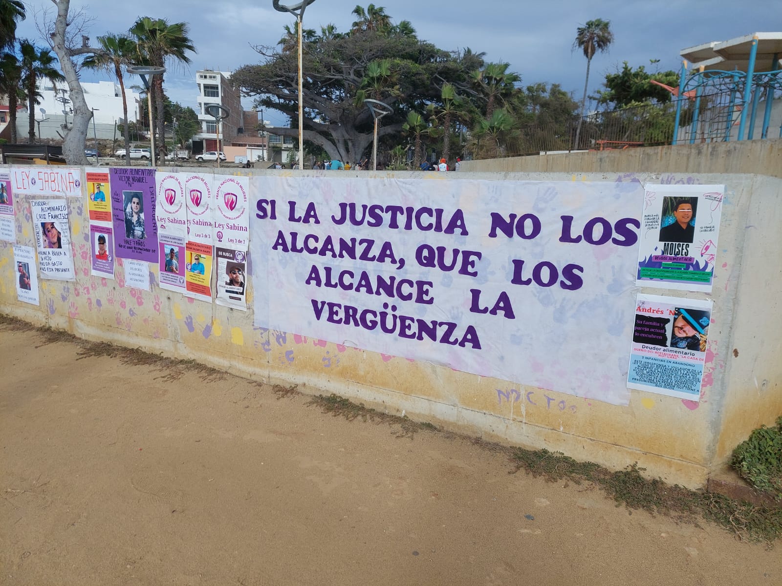 ‘No debemos tener miedo’: Exponen en Mazatlán a padres deudores como parte de la Ley Sabina