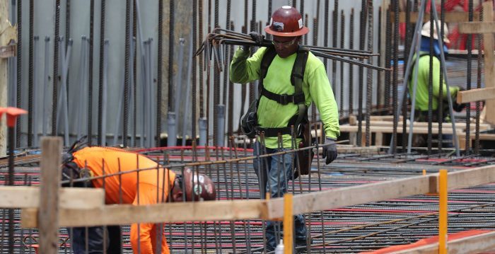 Adelanta AMLO que se otorgarán visas de trabajo a migrantes centroamericanos y se contratarán en obras públicas