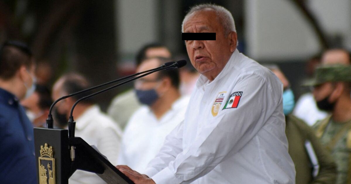 AMLO evita hablar sobre vinculación a proceso de Francisco Garduño, quien sigue encabezando el INM