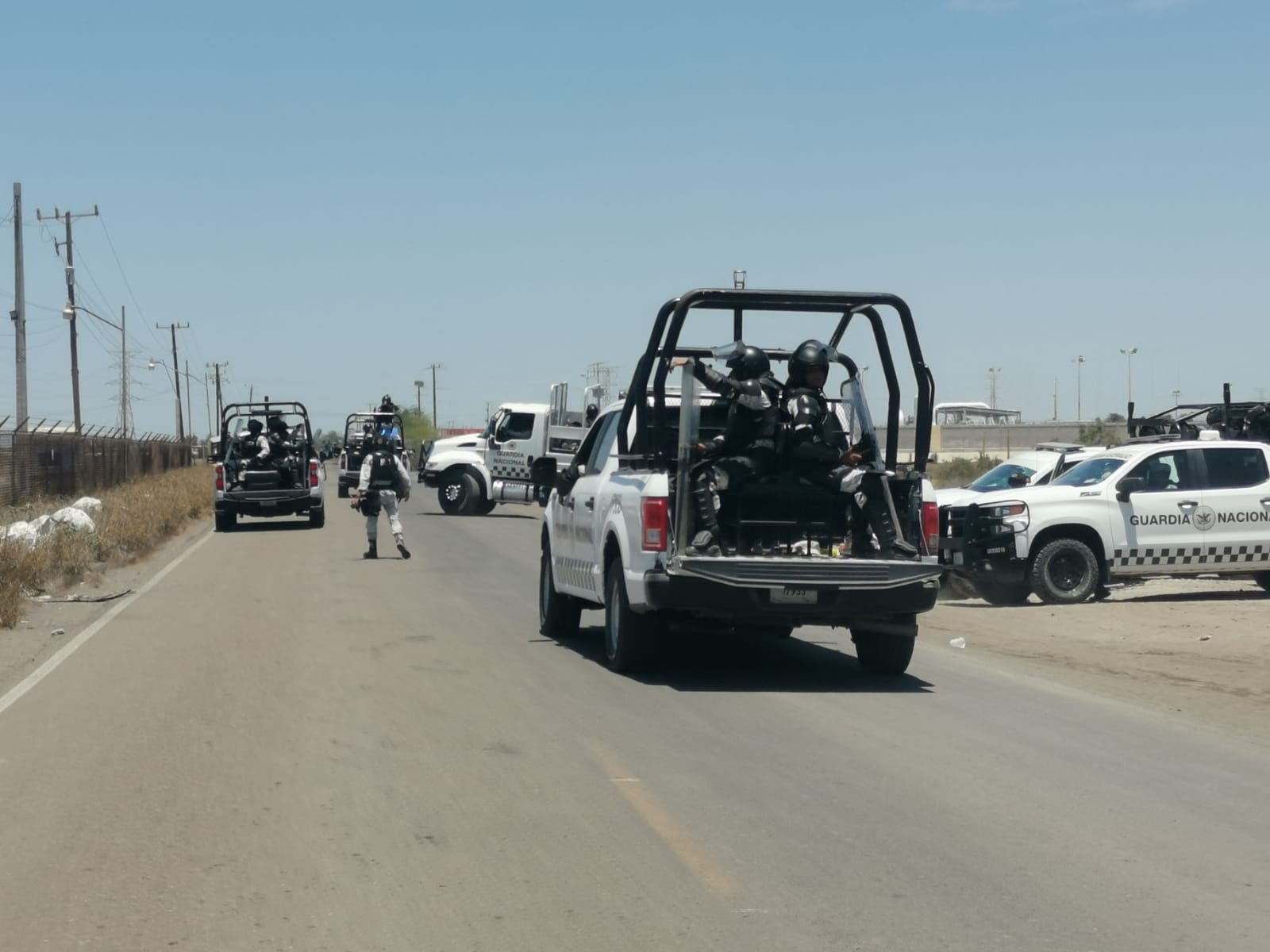 (VIDEO) Frena Rocha que agricultores sean desalojados por la GN, pero les piden retirar el bloqueo antes que se agote la gasolina