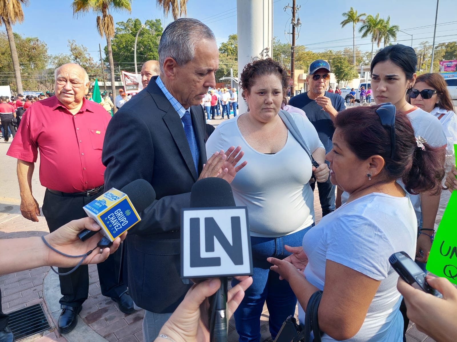 Exige justicia madre de Ana María al alcalde de Ahome; Gerardo Vargas se compromete a acompañarla a la Vicefiscalía