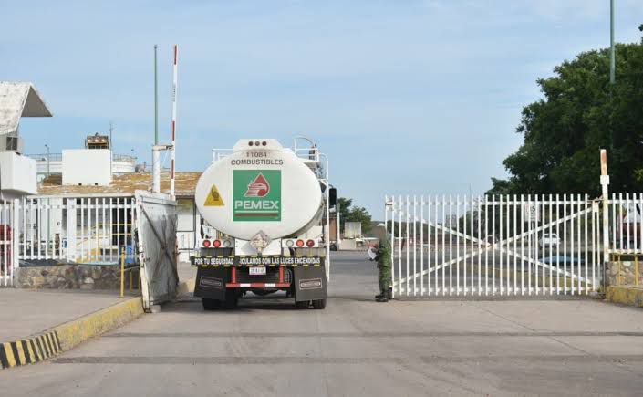 ¡Mandan pipas hasta Mazatlán! Gasolineras de Guamúchil se surten de combustible en el sur de Sinaloa