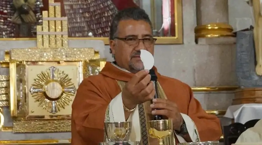 Ultiman a balazos a Javier García Villafaña, sacerdote católico en Michoacán