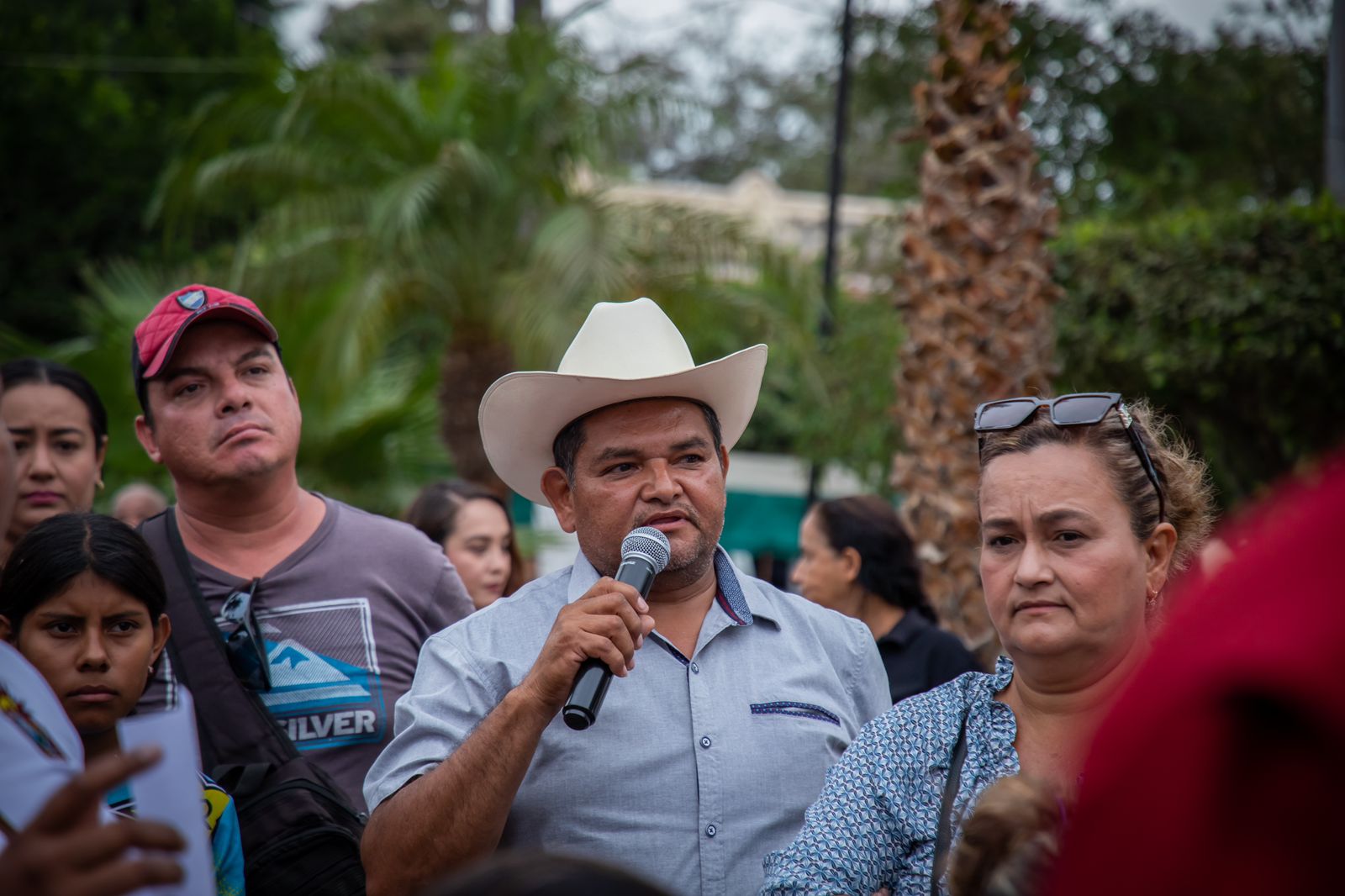 <strong>Juan de Dios Gámez atiende peticiones de habitantes de Quilá</strong>