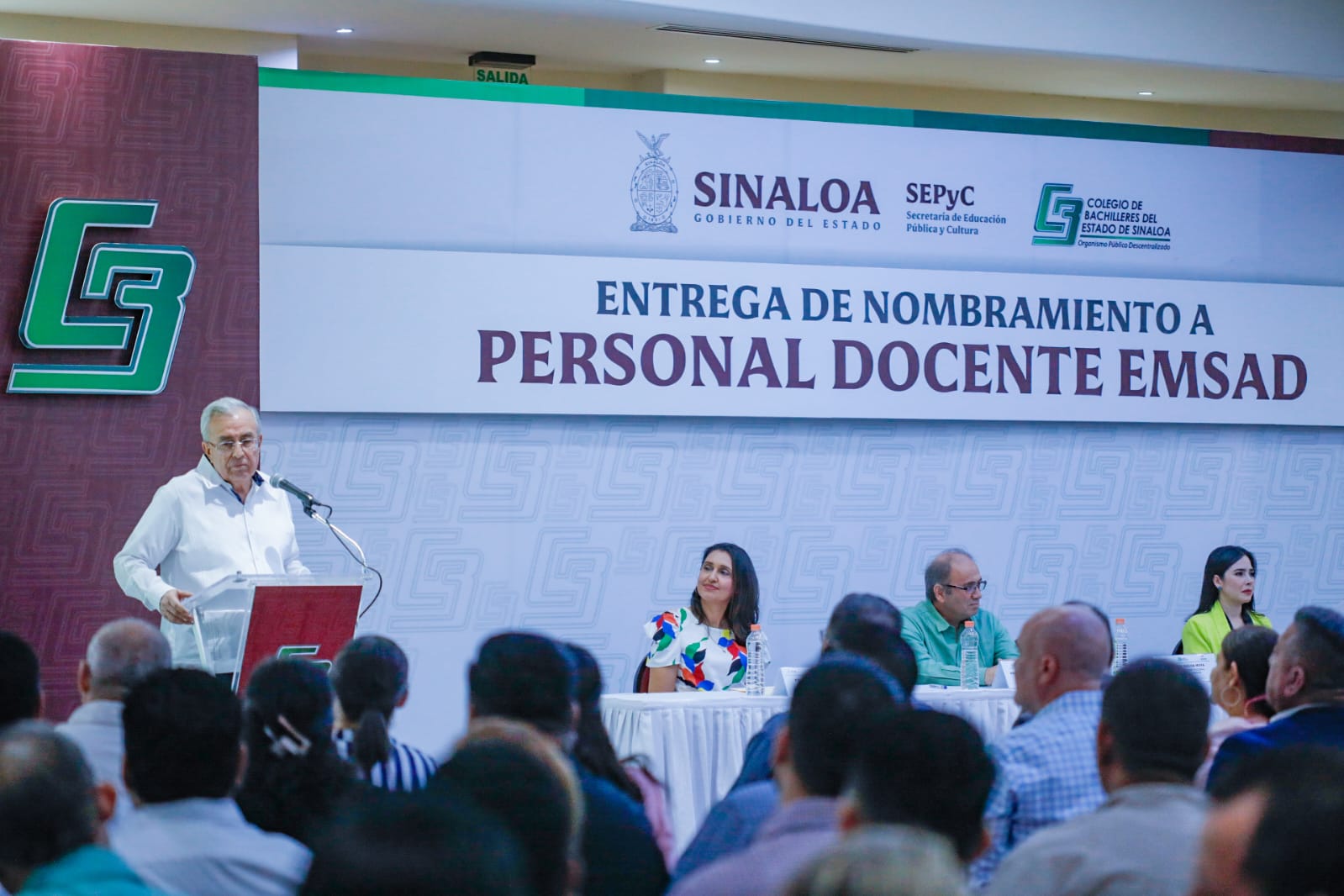 Maestros de Cobaes reciben nombramiento que les dan certeza laboral