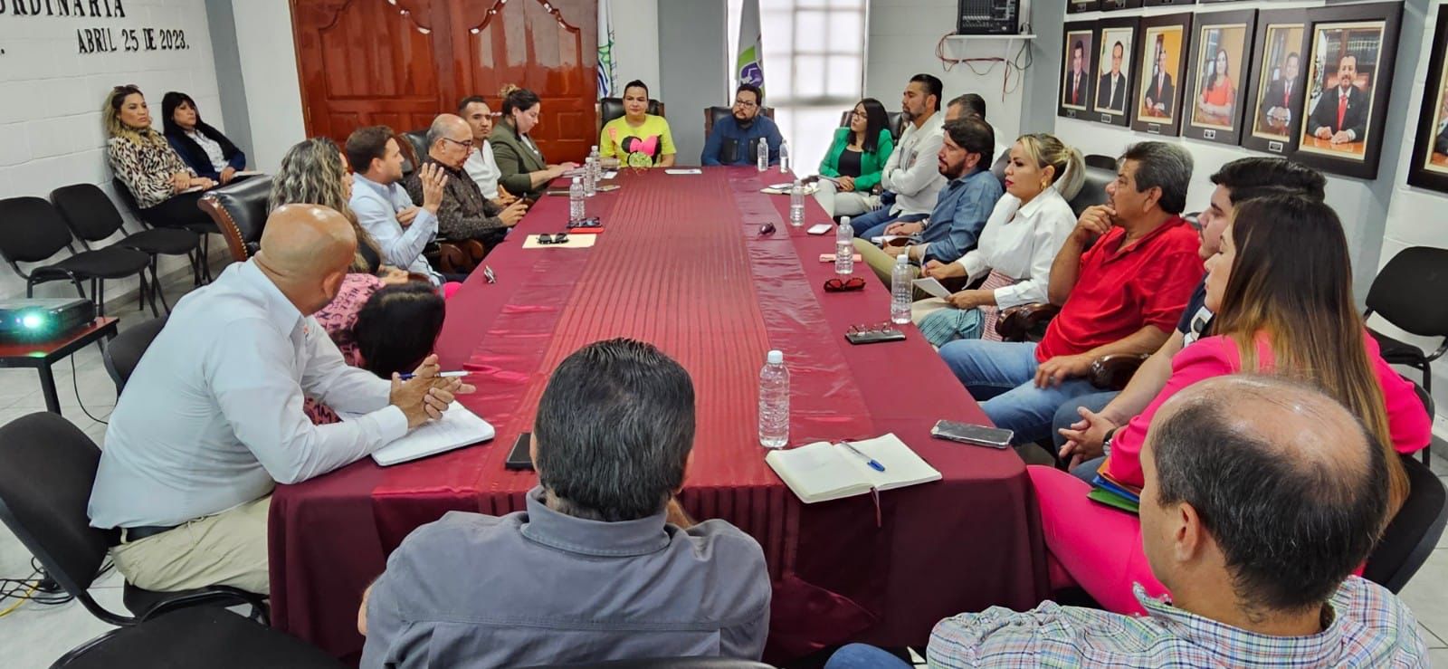 Margoth Urrea y Héctor Ley se reúnen con académicos y empresarios del sector comercio, servicios y turismo