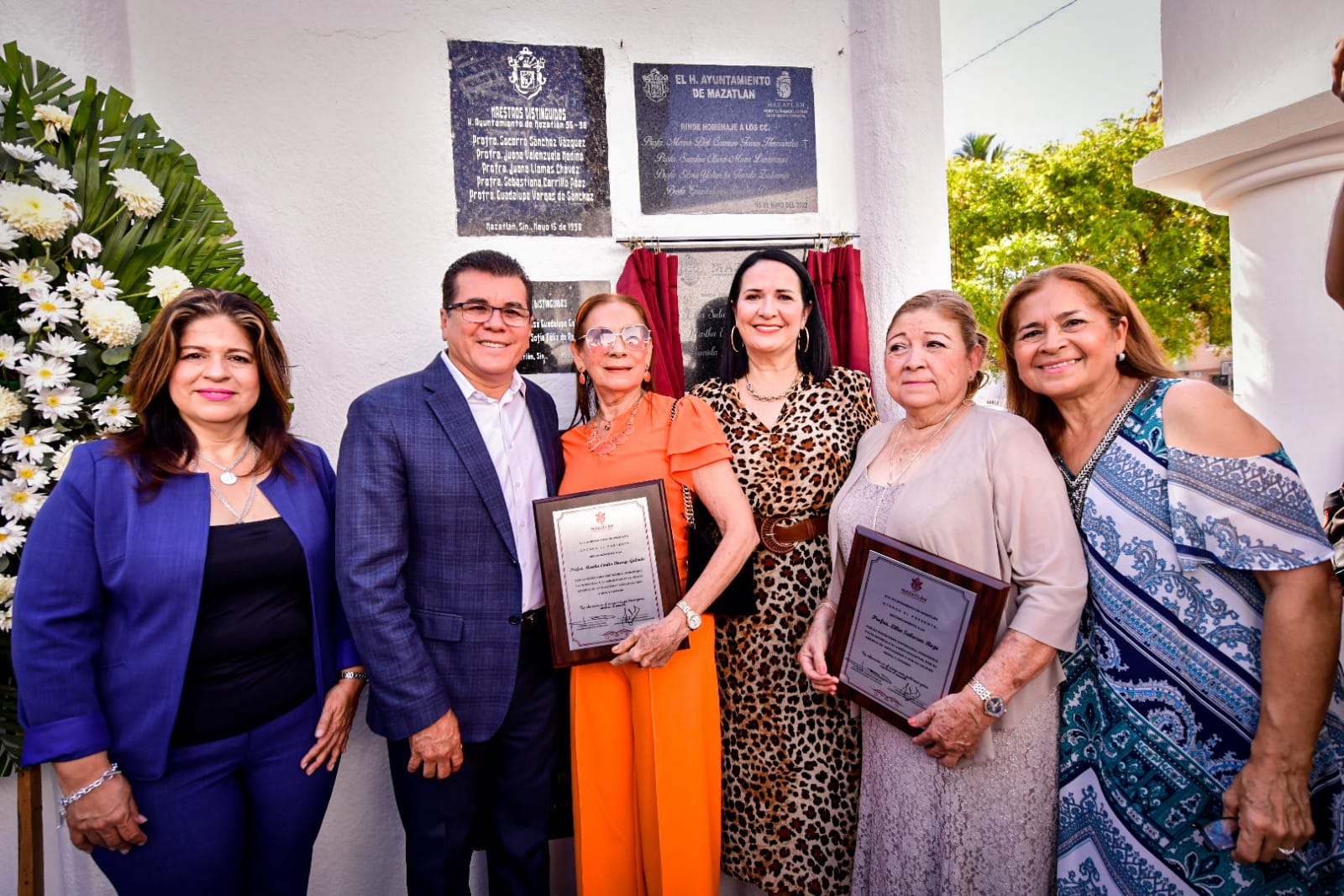 Mazatlán rinde un especial y emotivo homenaje a tres profesoras en el Día Del Maestro