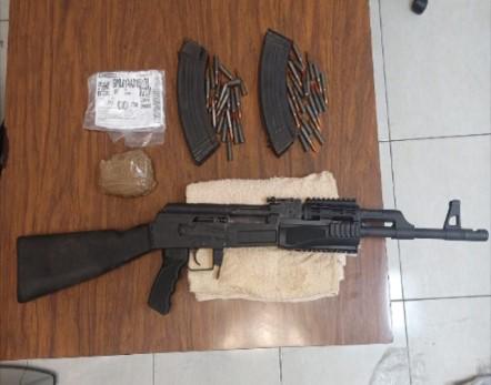 PFM asegura un AK-47  en paquetería de Los Mochis