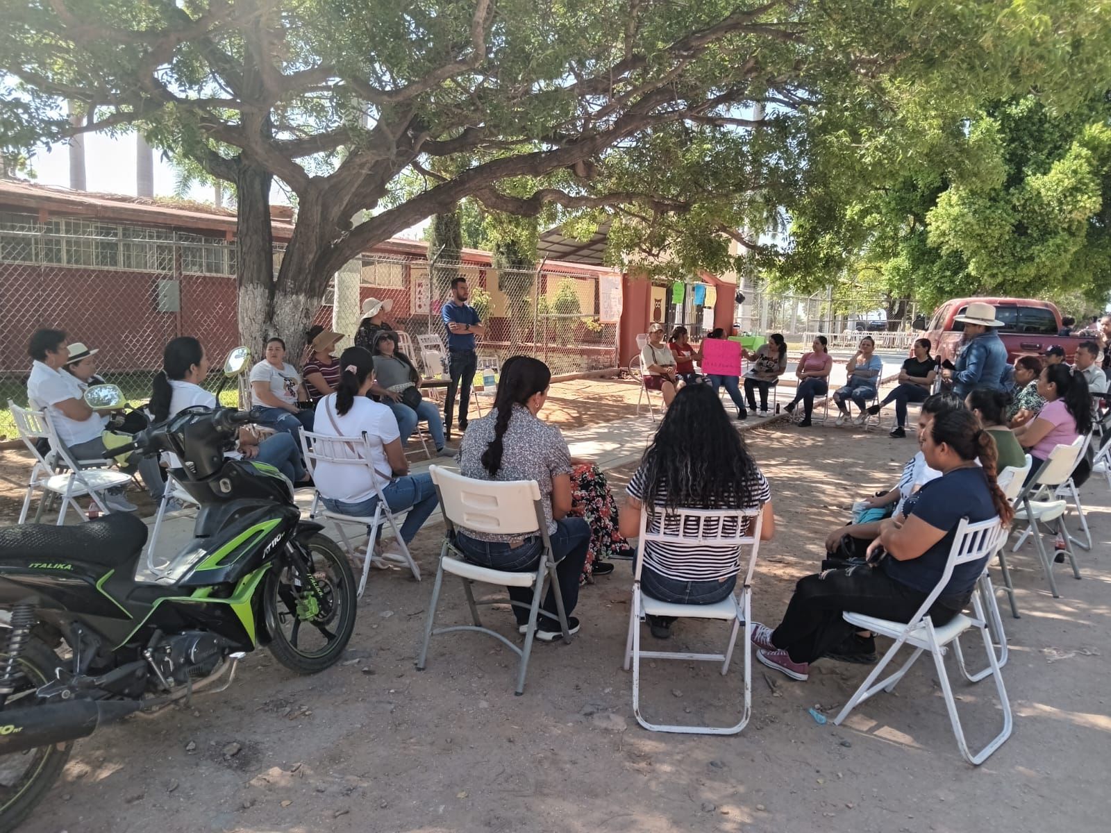 Padres de familia de la escuela secundaria de Palmitas reclaman atención; desde el 9 de mayo el plantel está sin energía eléctrica