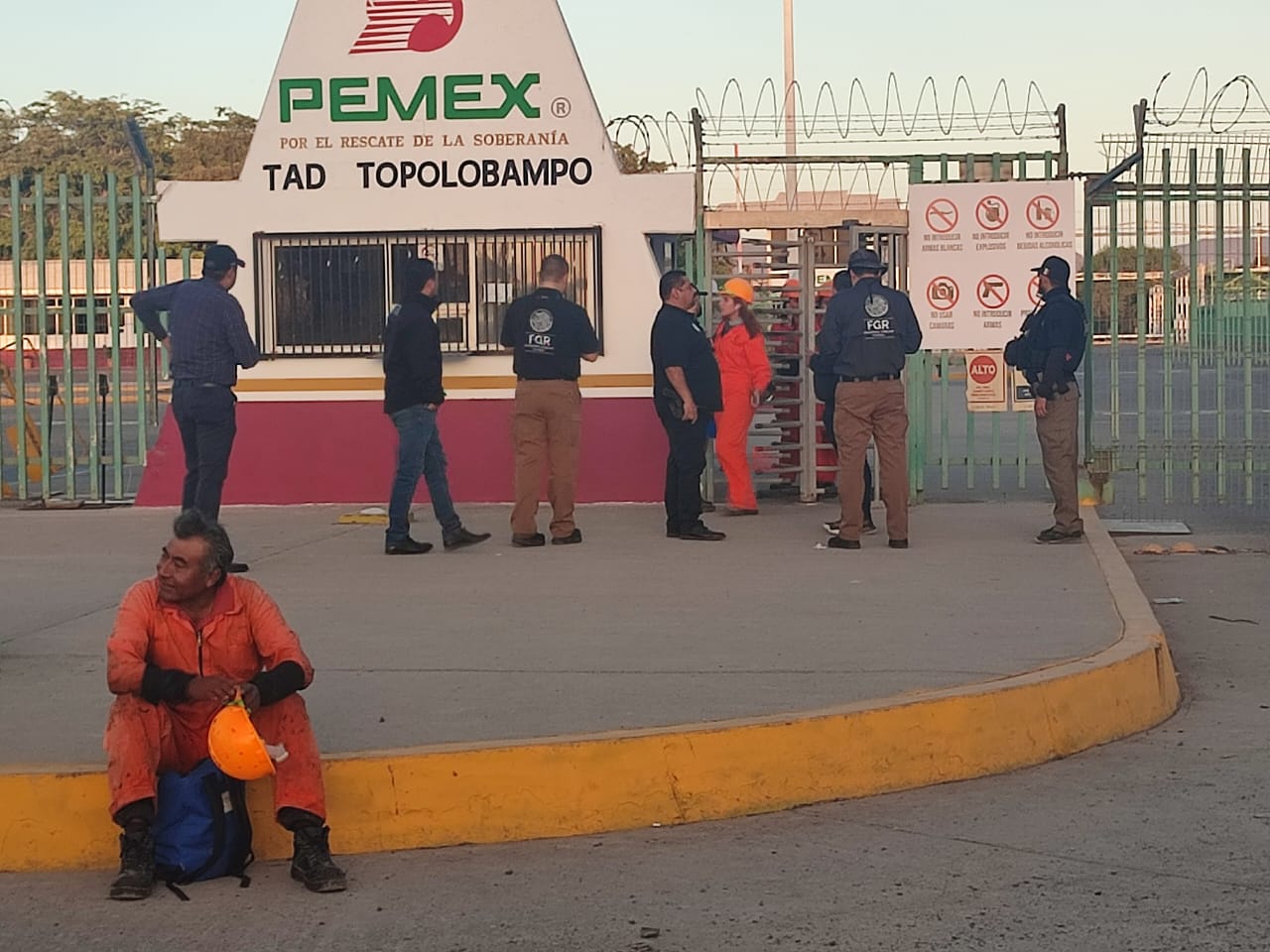 En la mira | Productores podrían enfrentar denuncia penal por toma de Pemex; personal de la FGR llegó al lugar