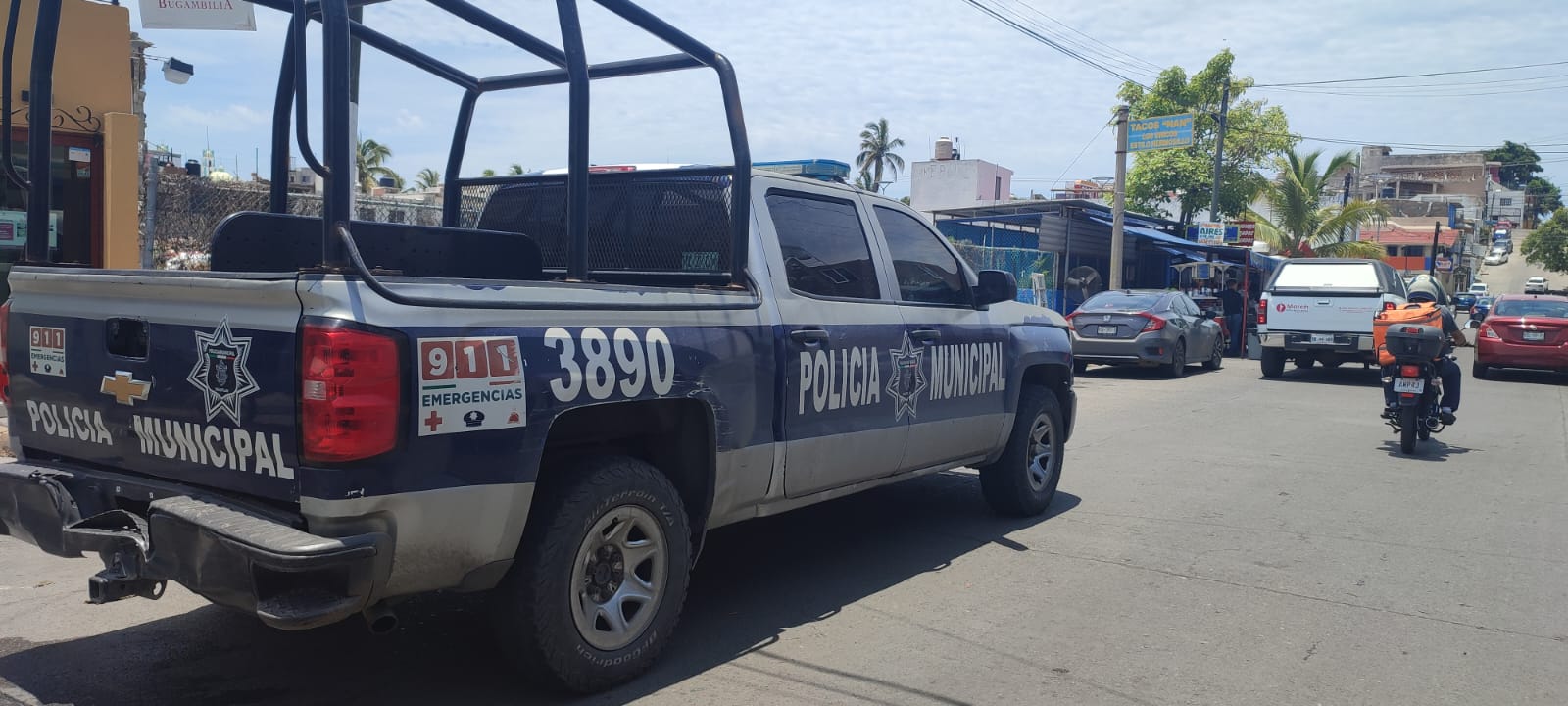 Policías en Mazatlán detienen en flagrancia a dos hombres por portar arma de fuego