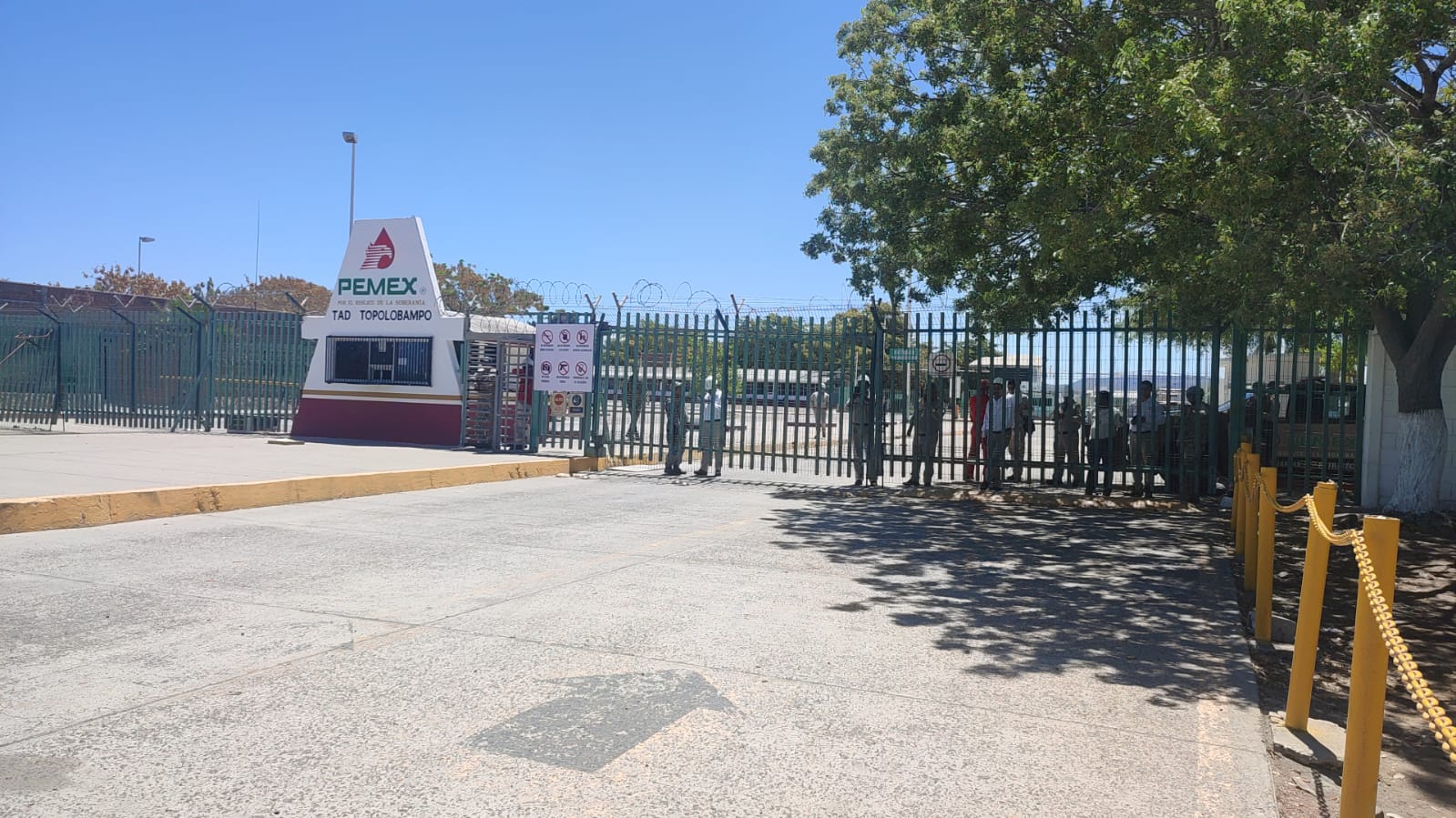 Advierten sobre posible desabasto de gasolina por toma de instalaciones de Pemex en Topolobampo