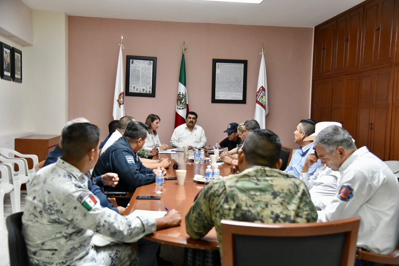 Salvador Alvarado se une y se compromete a trabajar en el combate de la quema de soca