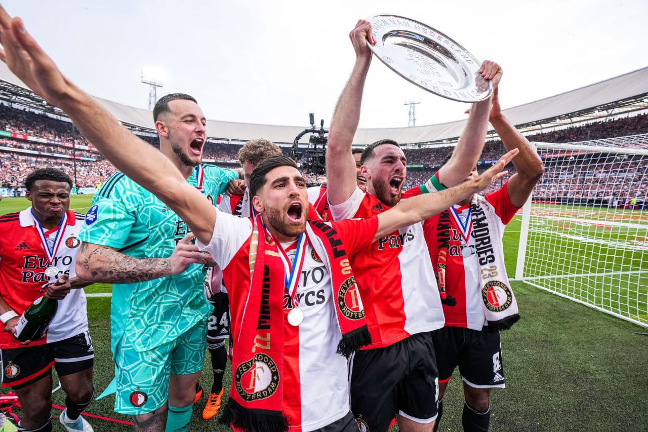 Santiago Giménez y el Feyenoord son campeones de la Eredivisie