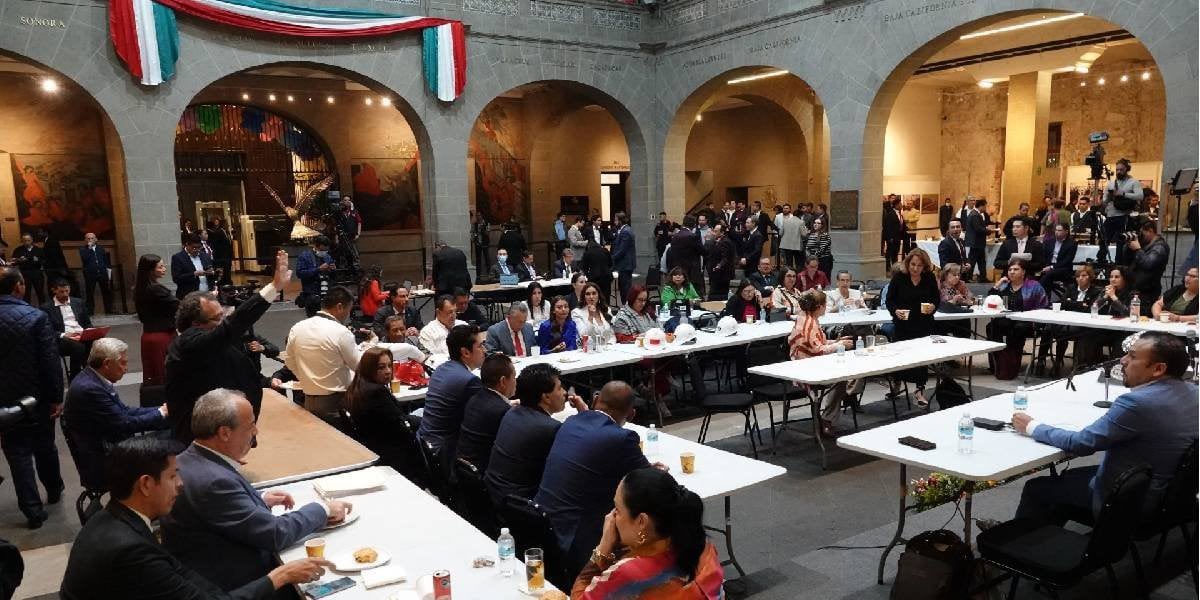 ‘Están pensando en la gente’, AMLO sobre las reformas aprobadas en ‘fast track’ por legisladores de Morena