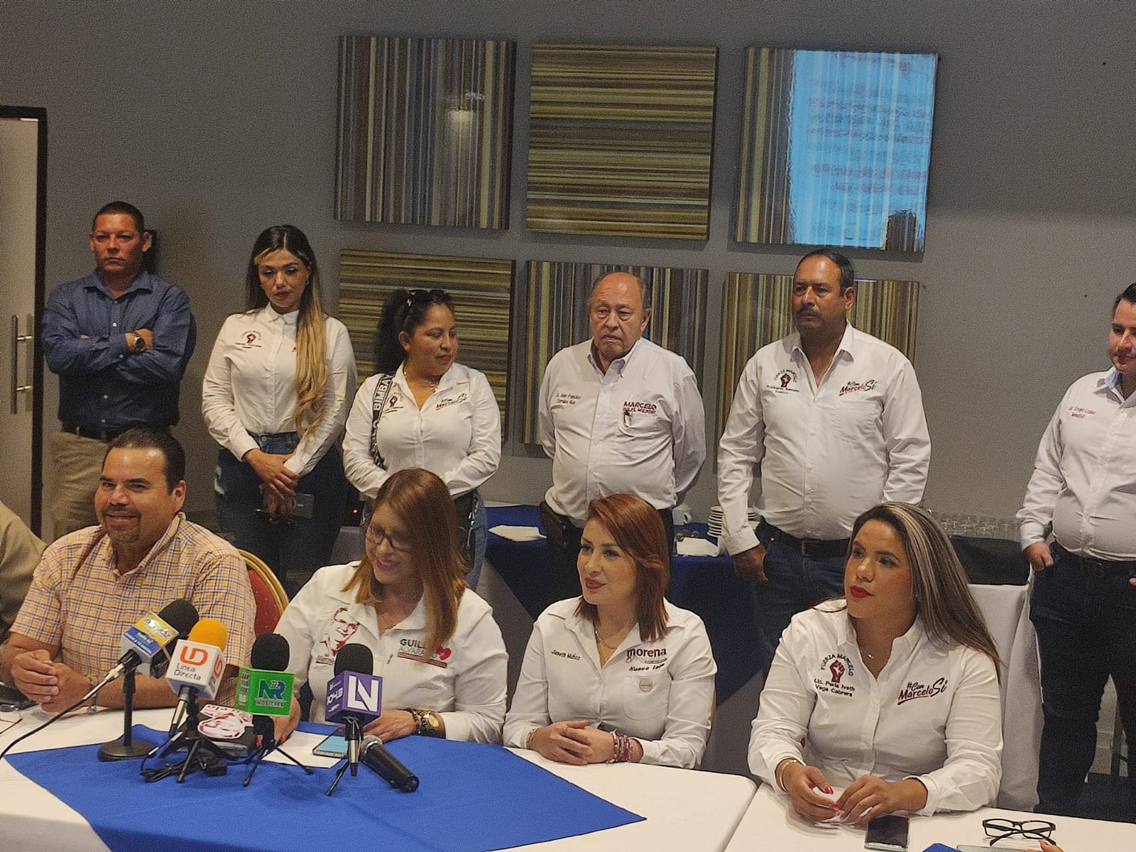 Simpatizantes de Marcelo Ebrad acusan a gente de Claudia Sheinbaum de borrarles bardas, también derrochan dinero