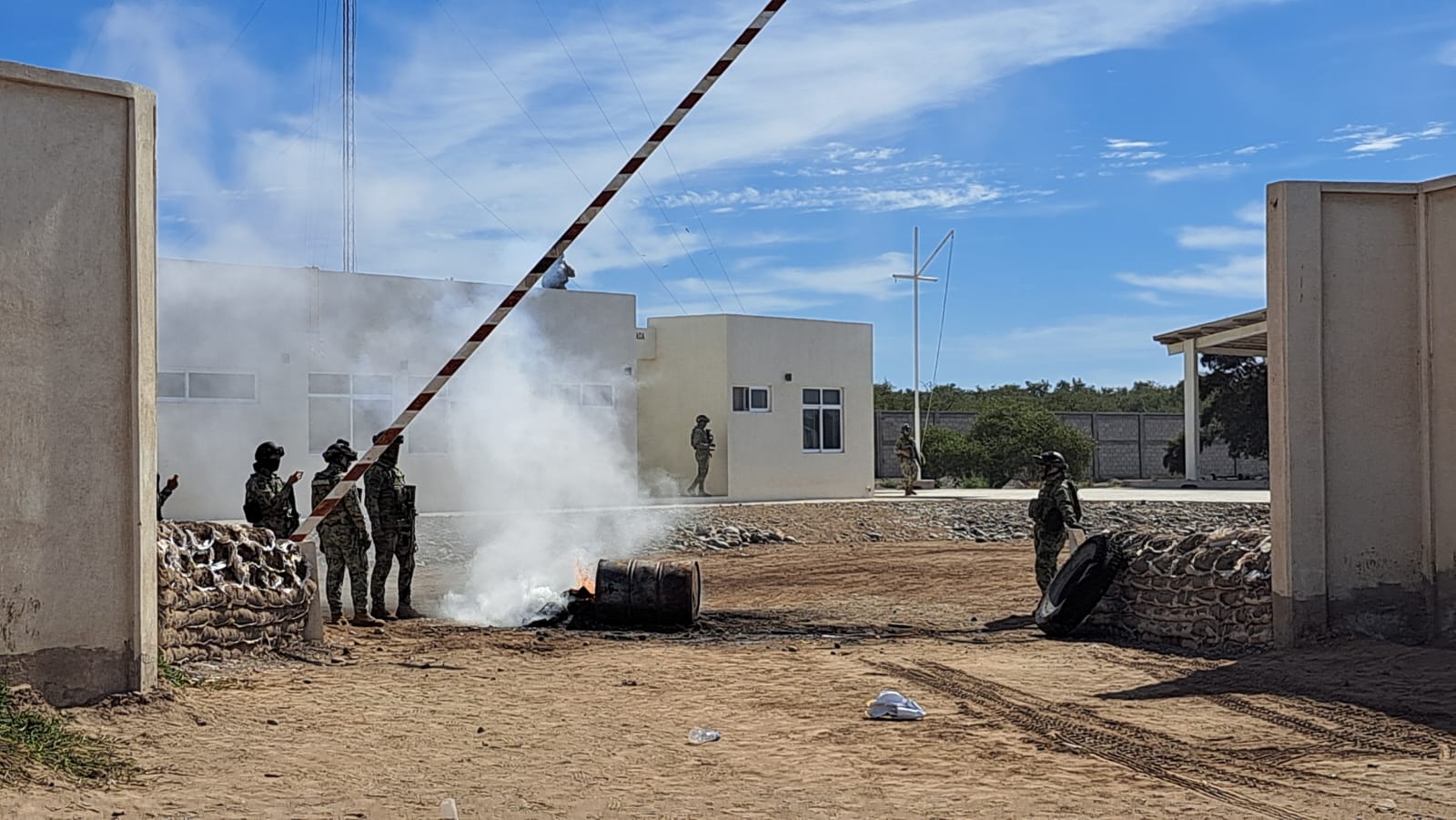 Tras acuerdo con las autoridades, manifestantes se retiran de la base de La Marina en Boca del Río, Guasave