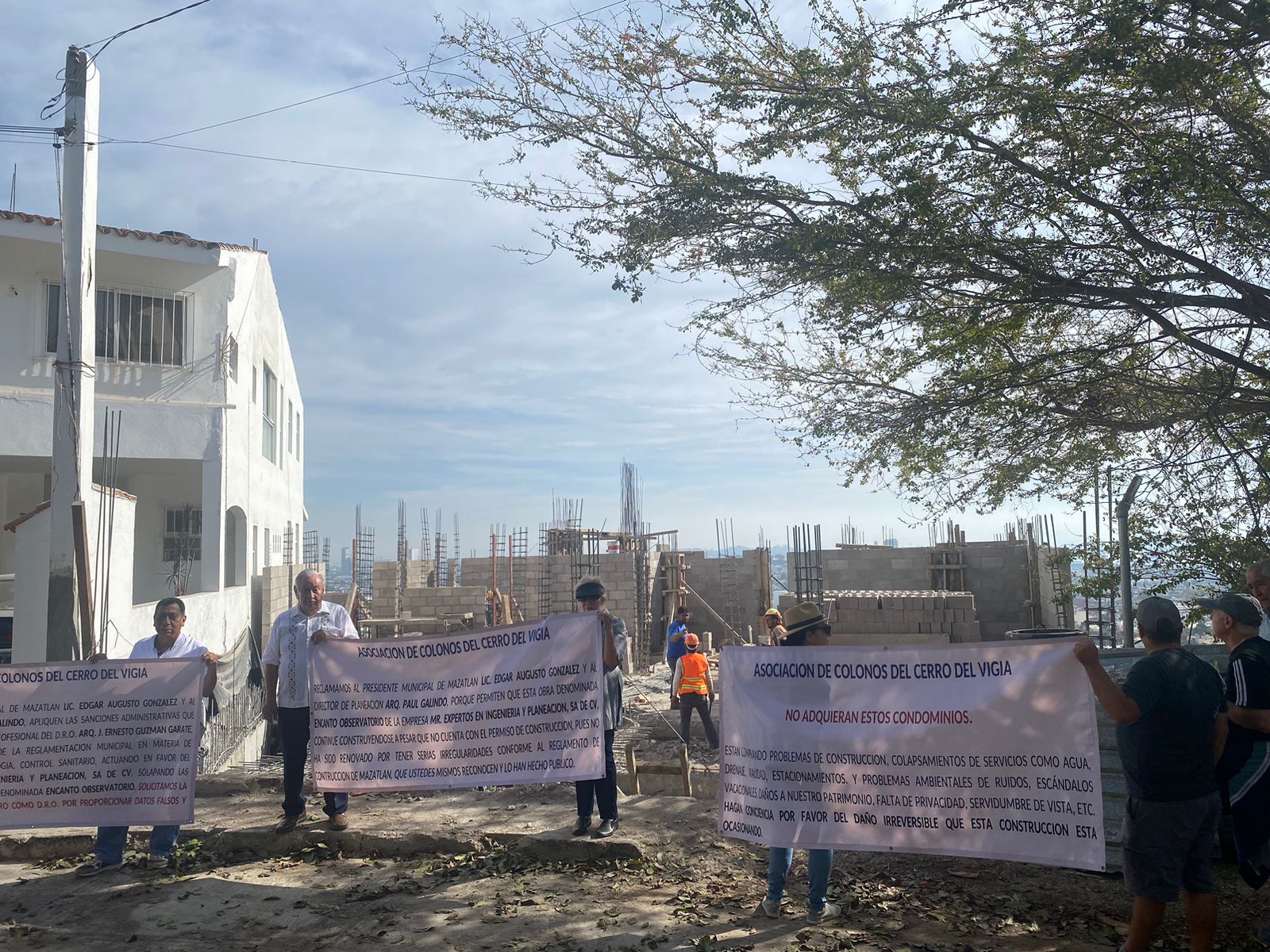 Vecinos del Cerro del Vigía exigen regulación de construcciones que dañan sus casas