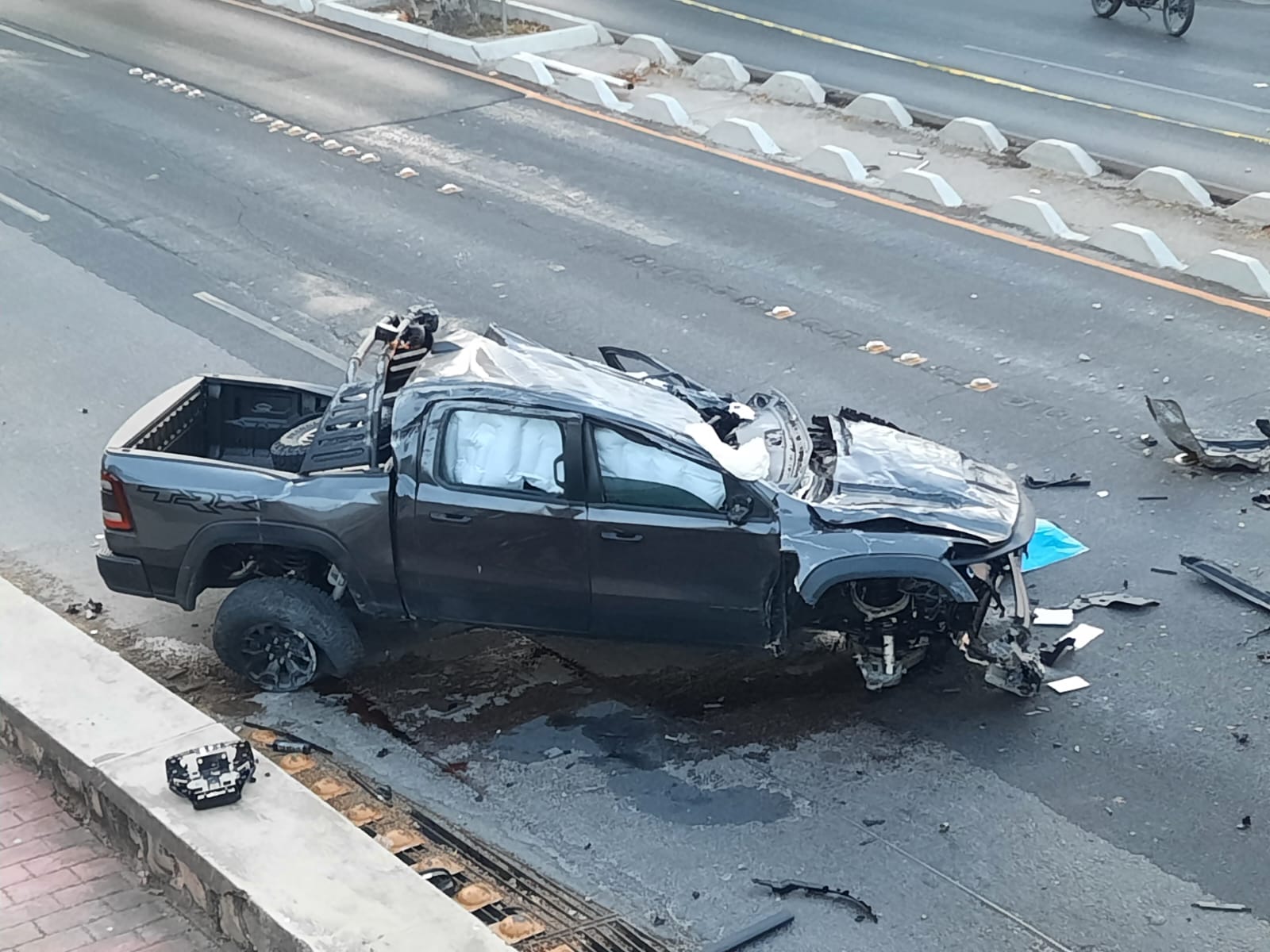 Valorará alcalde tomar medidas de seguridad en puente donde cayó una camioneta hacia el malecón