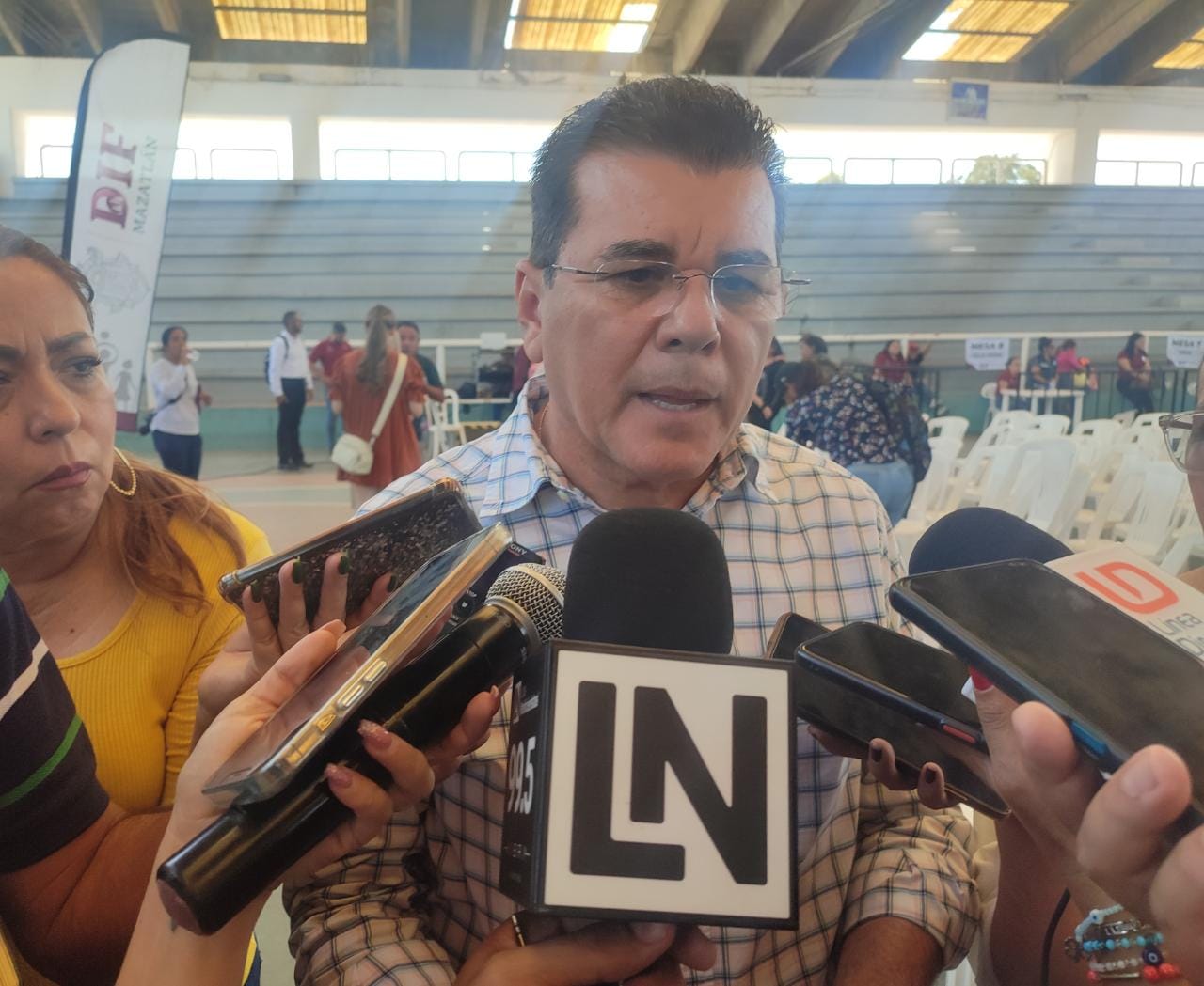 Llegado el momento, verá Édgar González si sigue en la política tras encuestas en redes sociales por la alcaldía