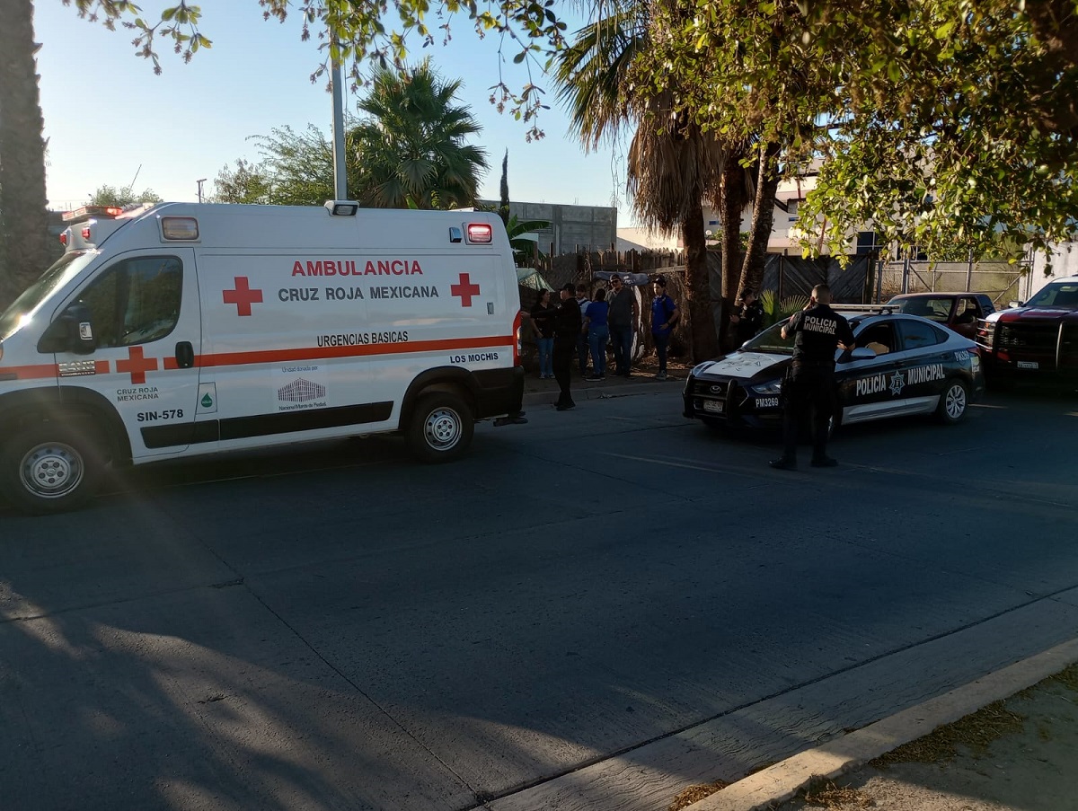 Mujer apuñala a su pareja en pleito por el chip de un celular, en Los Mochis
