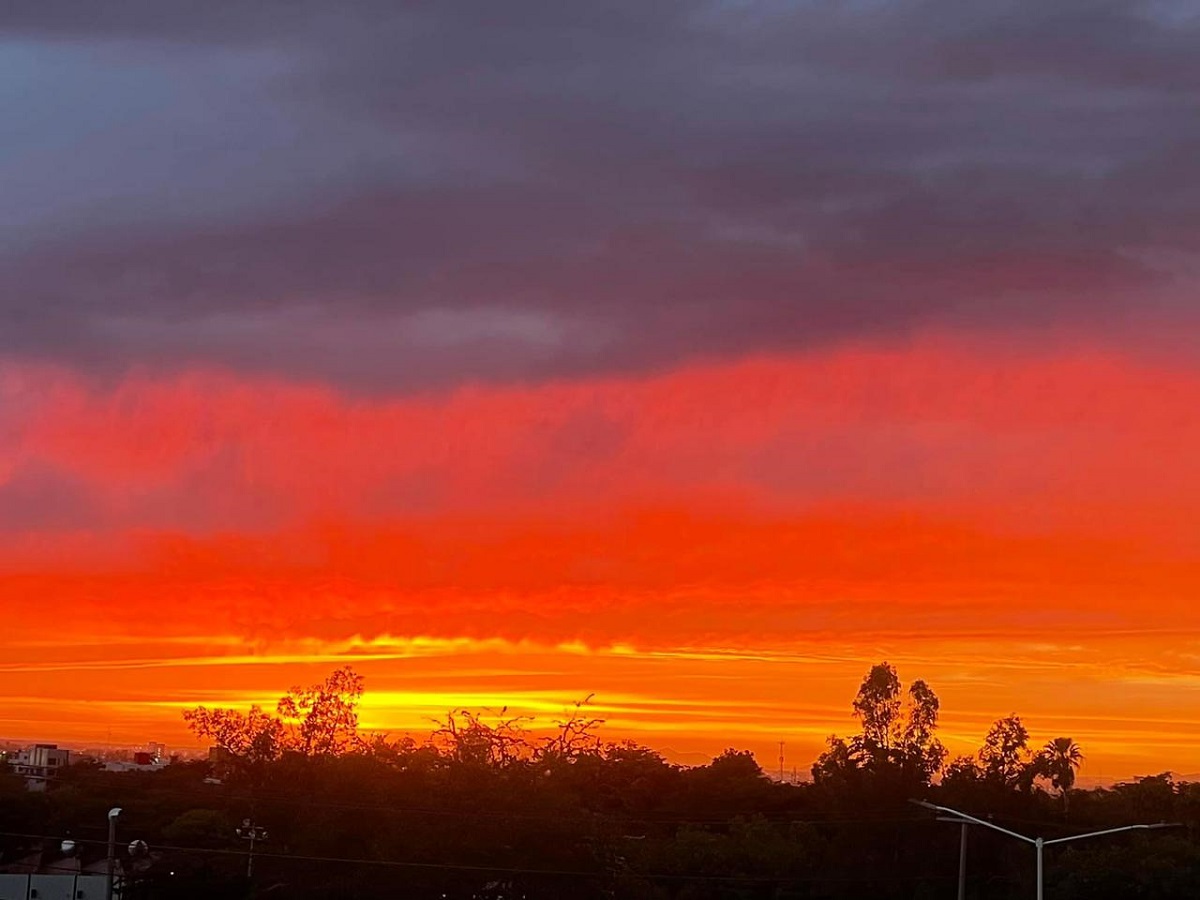 Un espectacular atardecer de “fuego” en Culiacán