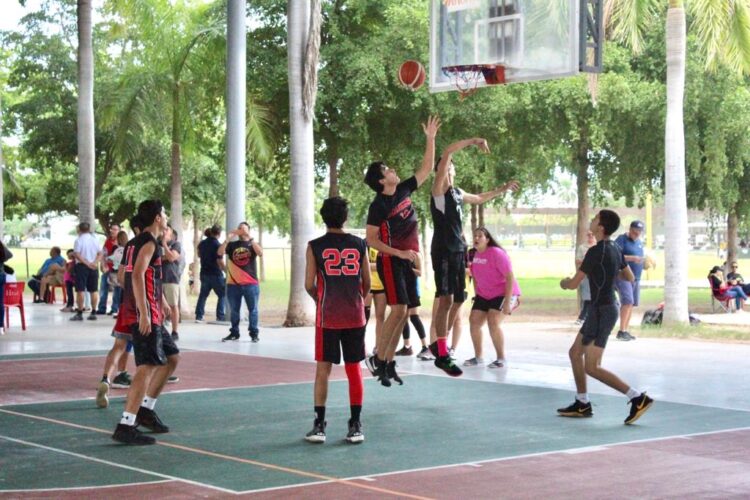 Árbitro de basquetbol es agredido por jugador en Culiacán