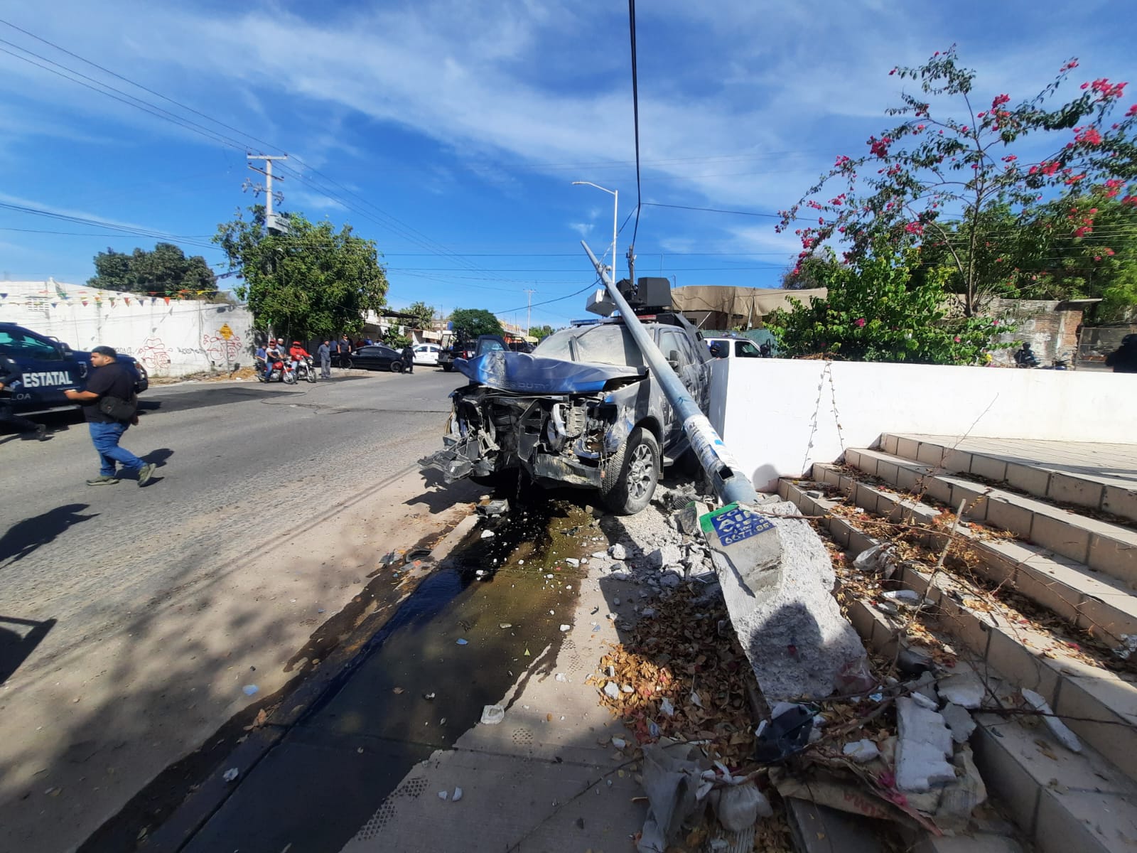 Salud reporta todavía de gravedad a policía lesionado en accidente durante persecución en Culiacán