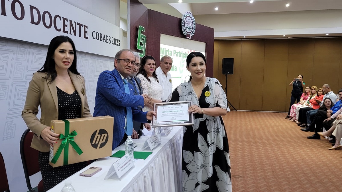 Cobaes reconoce a los mejores maestros de cada zona educativa con la medalla al Mérito Docente 2023
