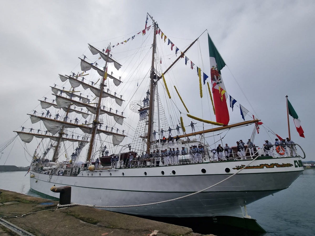 Honor en altamar: El Buque Escuela Cuauhtémoc reanuda operaciones tras accidente en el puente de Brooklyn