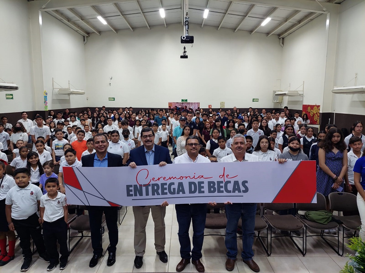 Entrega Patronato Pro Educación de Ahome 2 millones de pesos en becas a estudiantes