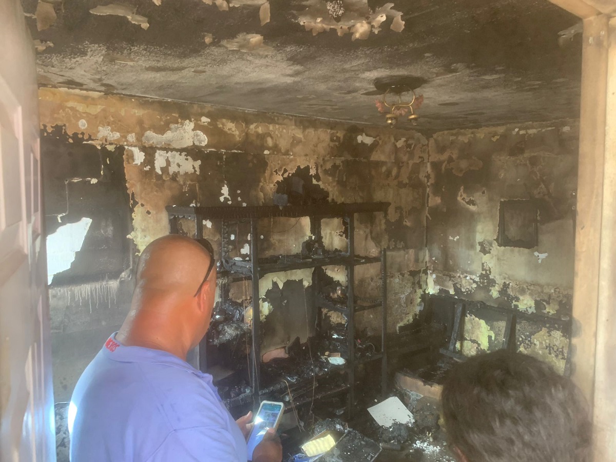 Laptop se calienta y provoca incendio en vivienda de Los Mochis