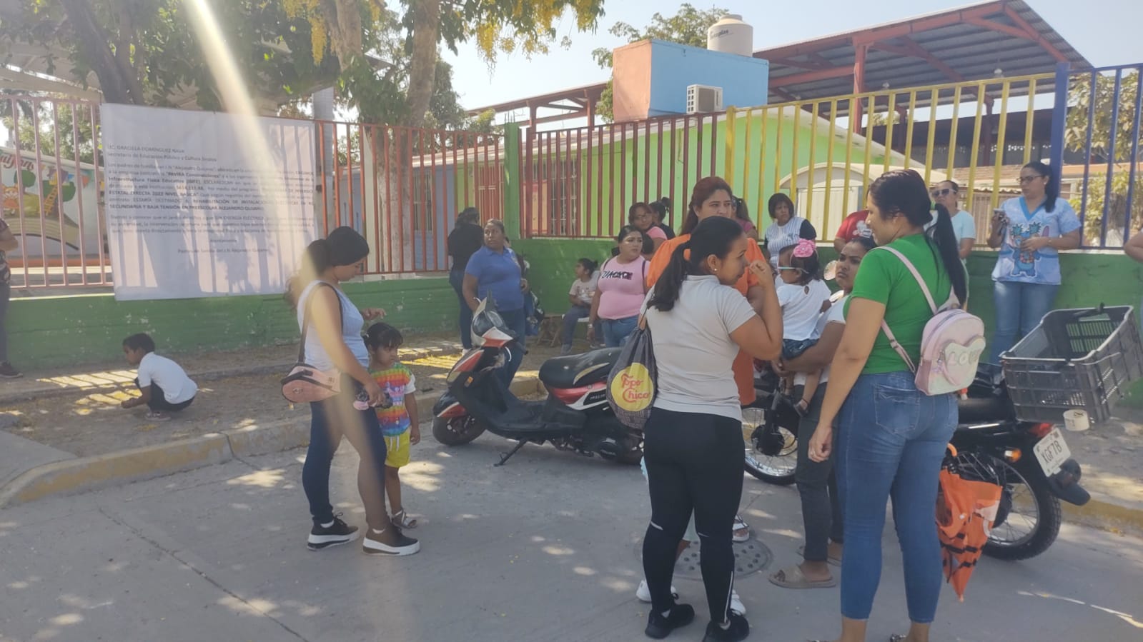 ‘Se gastaron 614 mil en lámparas y cables’, exigen rendición de cuentas en obra inconclusa de kínder en Villa Unión