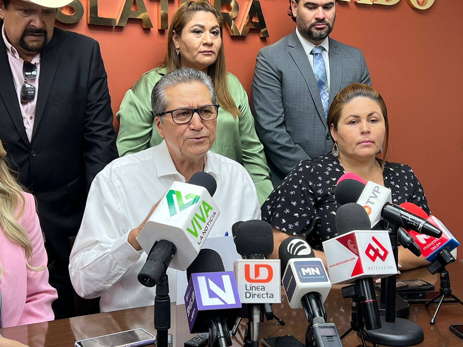 “Es provocación política la del diputado del PAS”; con el pastel en forma de cheque nadie fue a gritarle: Feliciano Castro