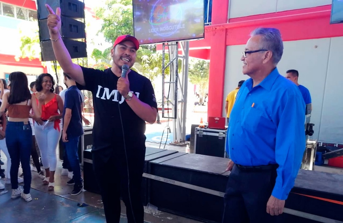 IMJU Mazatlán premia a escuelas ganadoras del concurso de tapitas para el Día del Estudiante