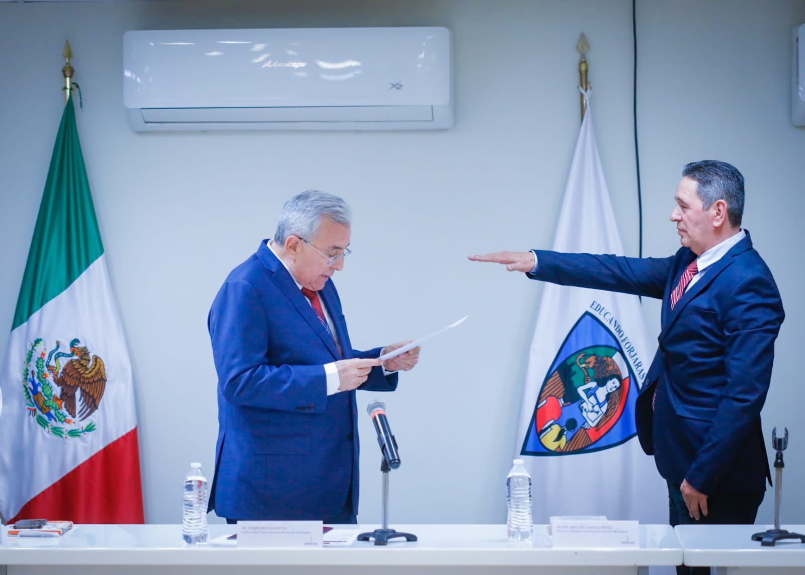 “Que no excluya y dirija con mucho tino”: Rocha a nuevo director de la Escuela Normal de Sinaloa