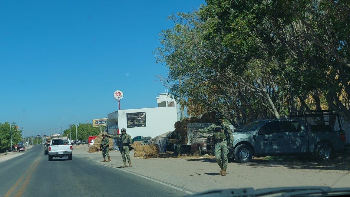 Marinos sitian Guamúchil; instalan dos retenes, uno a la entrada de la ciudad y otro a la salida a Mocorito