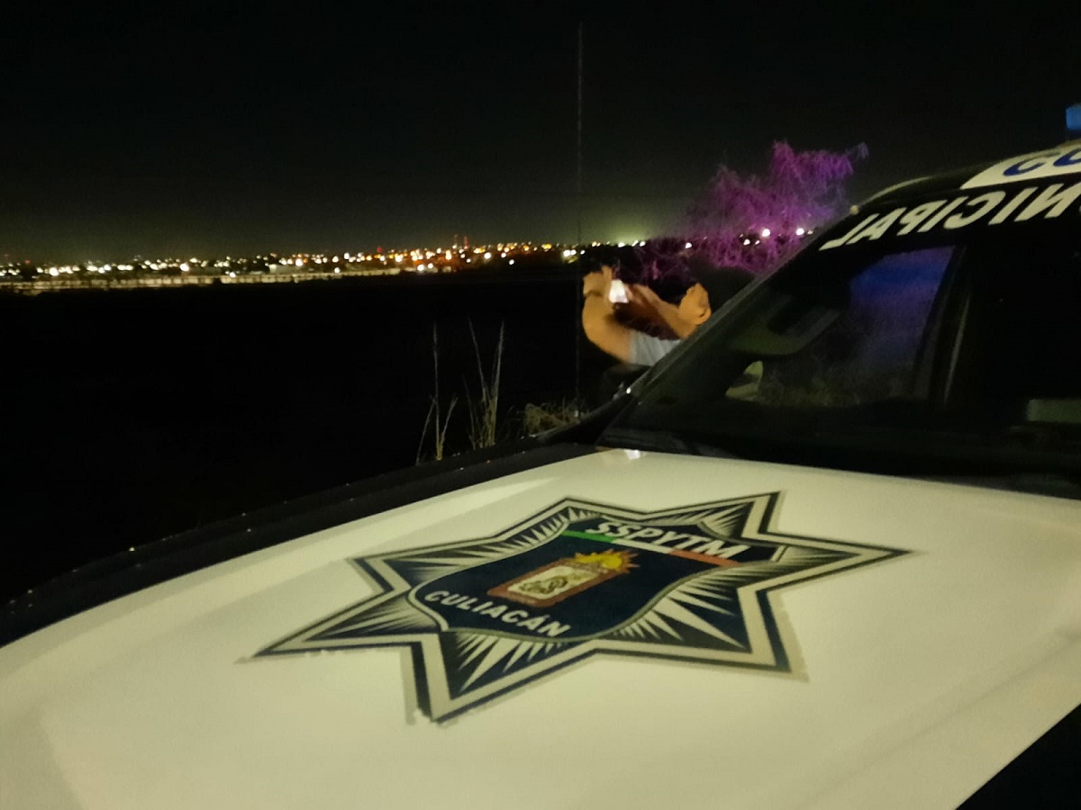 Encapuchados y armados despojan con lujo de violencia dos vehículos en Culiacán