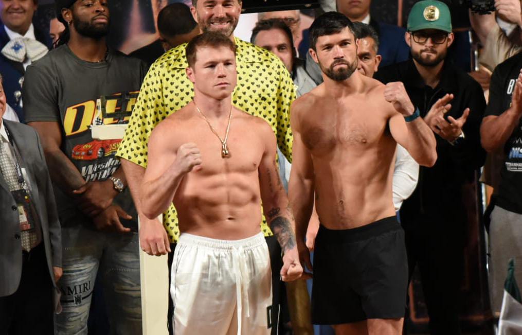 ¡Todo listo para la pelea! Canelo Álvarez y John Ryder vencen la báscula